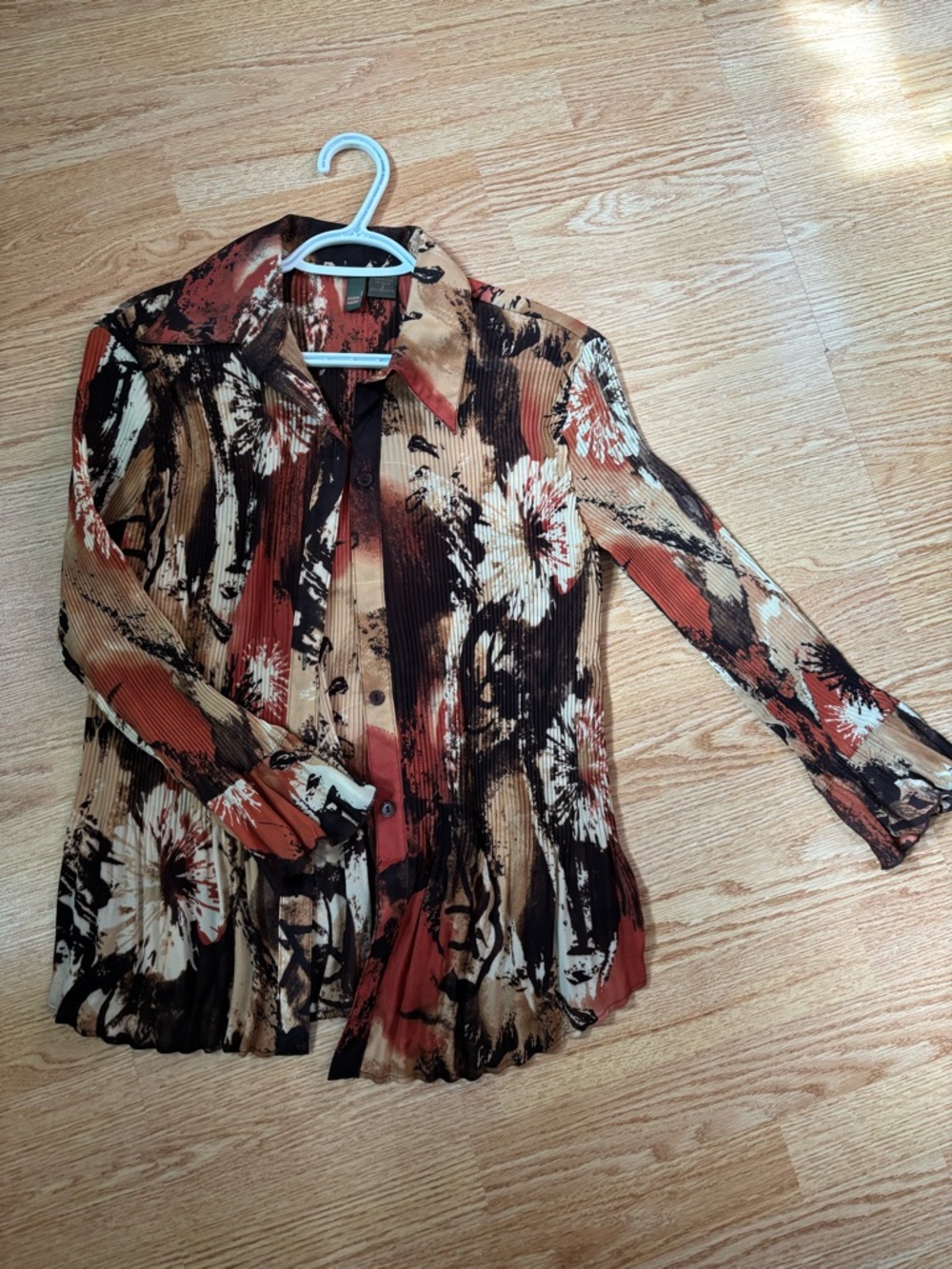 Women’s Long-Sleeve Floral Print Pleated Button-Up Top